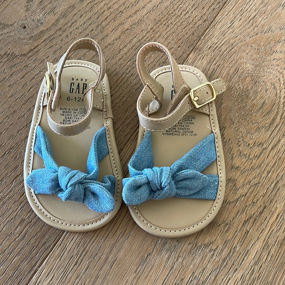 Baby Gap Chambray Bow Sandals 6-12 months